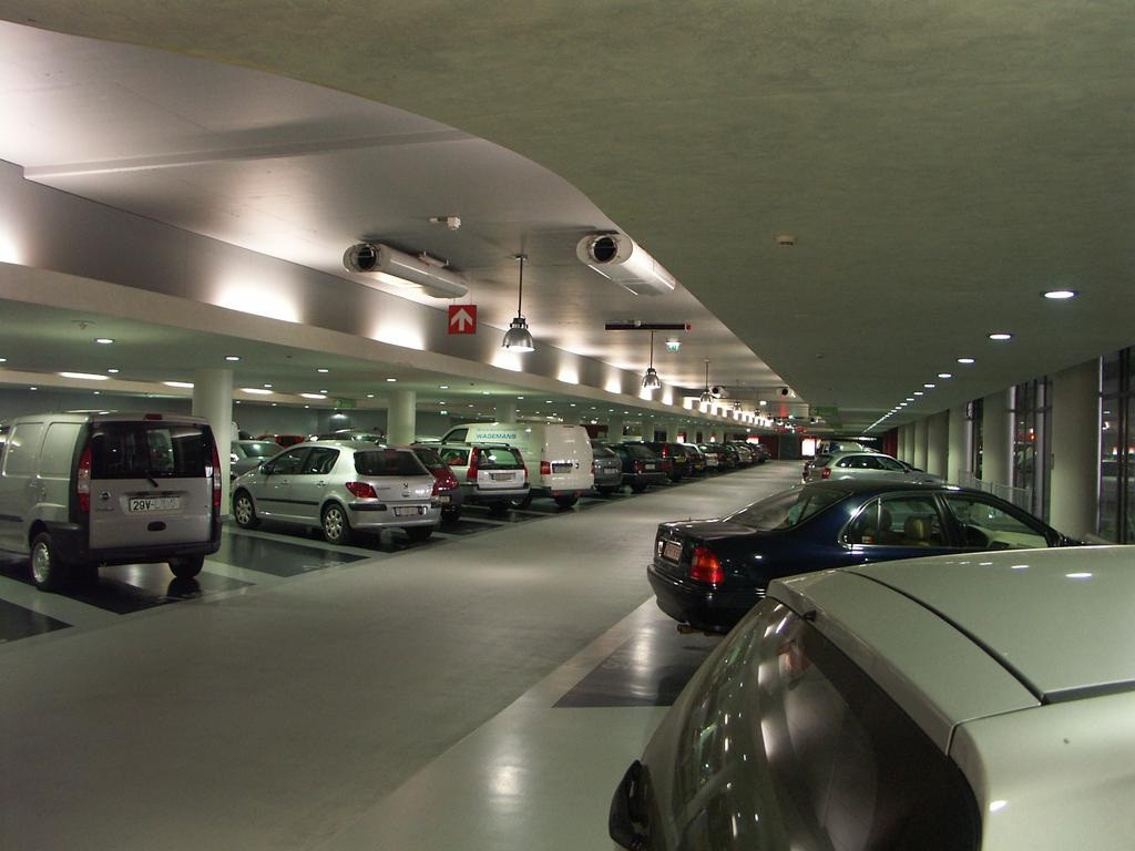 Rất nhiều chung cư tại TP Vinh không có đủ chỗ đậu xe ô tô