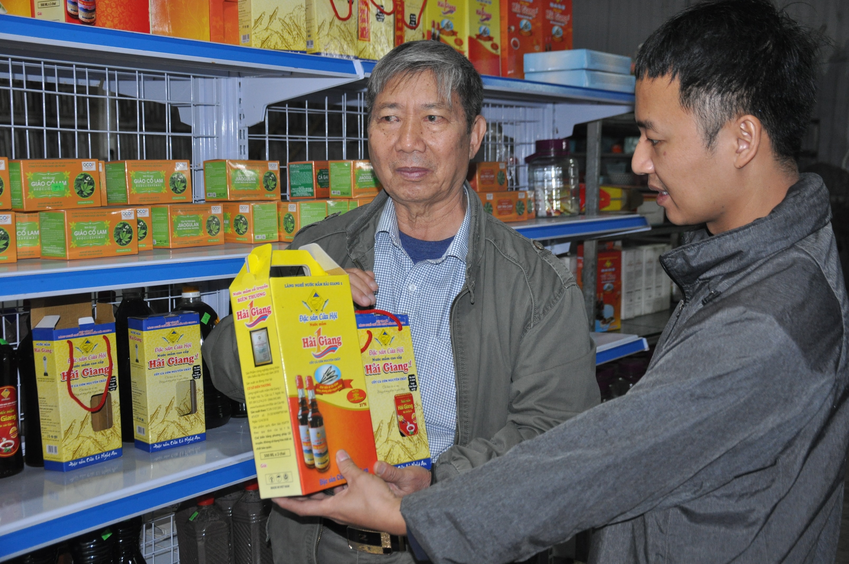 Nước mắm Hải Giang 1 được công nhận sản phẩm OCOP.  Ảnh: Thanh Hiền