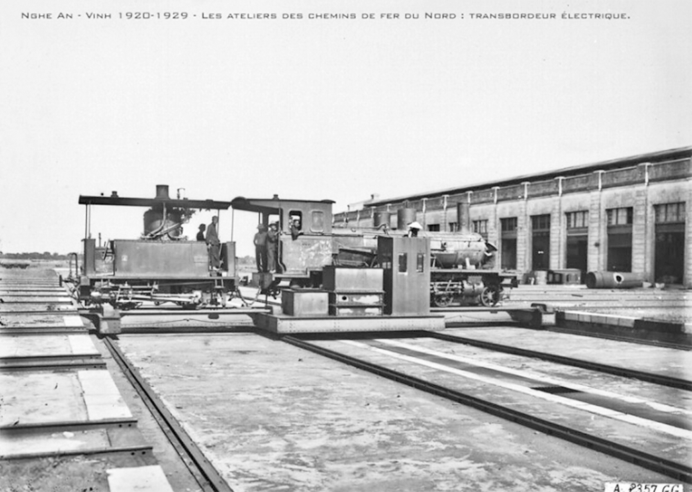 Xưởng đầu máy tàu hỏa ở Vinh những năm 20 của thế kỷ 20. Ảnh: Flickr manhhai