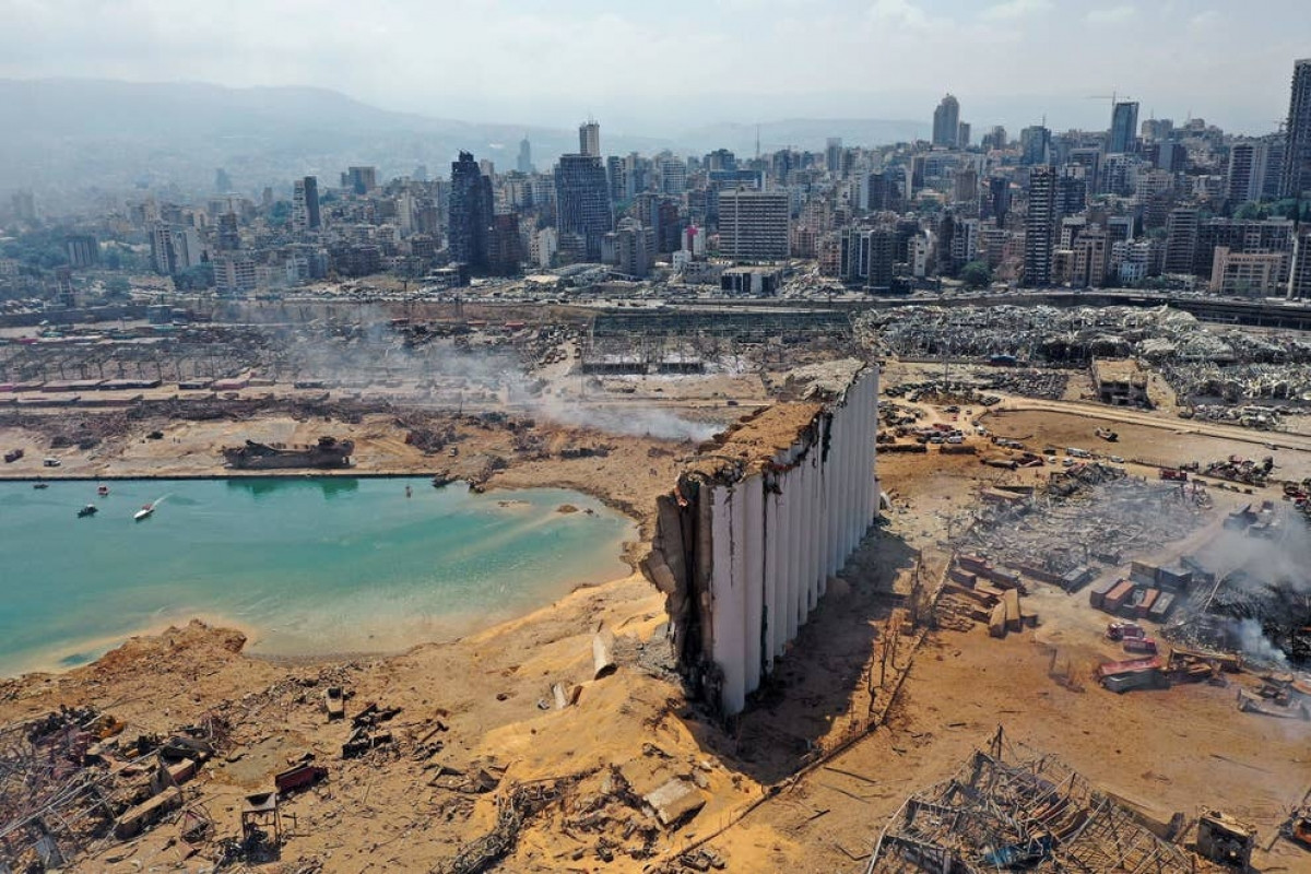 Khung cảnh hoang tàn sau vụ nổ lớn ngày 4/8 tại khu vực cảng ở thủ đô Beirut, Lebanon. Vụ nổ đã khiến ít nhất 171 người thiệt mạng và hơn 6.000 người khác bị thương. Ảnh: Getty Images./,