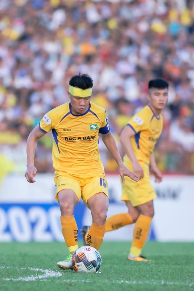 Đội bóng xứ Nghệ vẫn phải dựa vào lớp trẻ. Ảnh SLFC