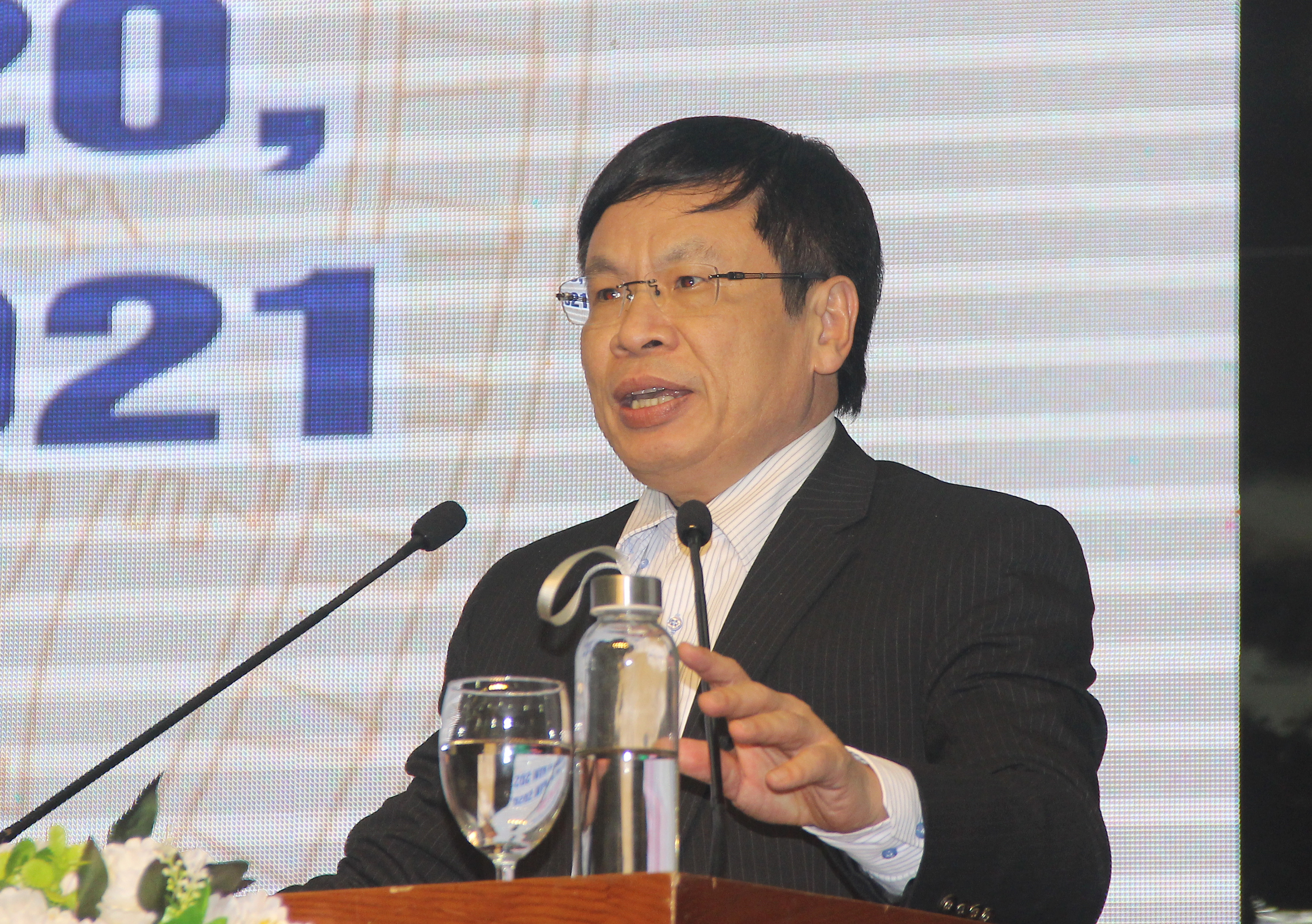 Phó Giám đốc Sở Tài nguyên và Môi trường Thái Văn Nông thừa nhận tỷ lệ thực hiện các công trình, dự án cần thu hồi đất còn thấp. Ảnh: Mai Hoa