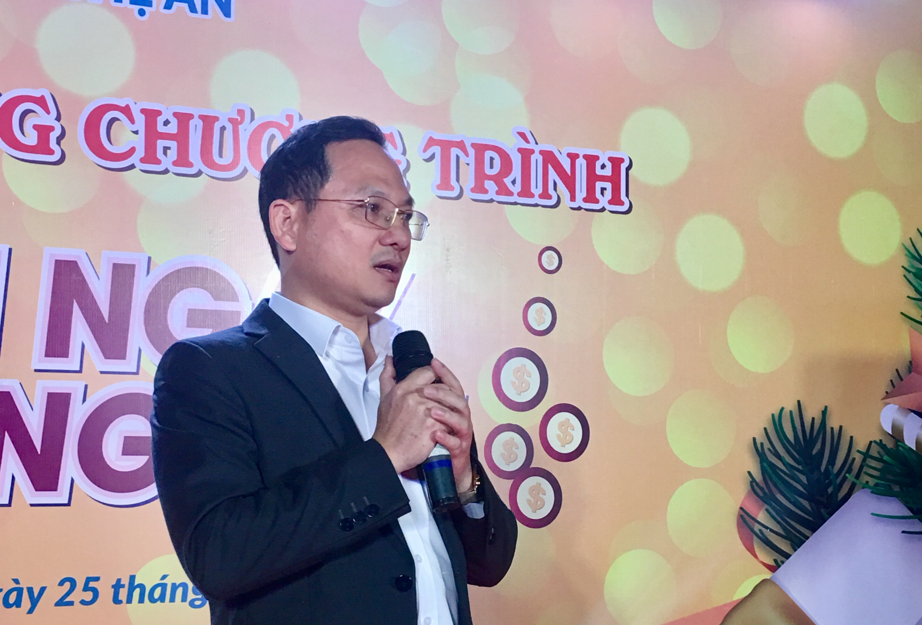 Ông Nguyễn Cảnh Hòa- Giám đốc Viettel Nghệ An phát biểu tại buổi lễ.j