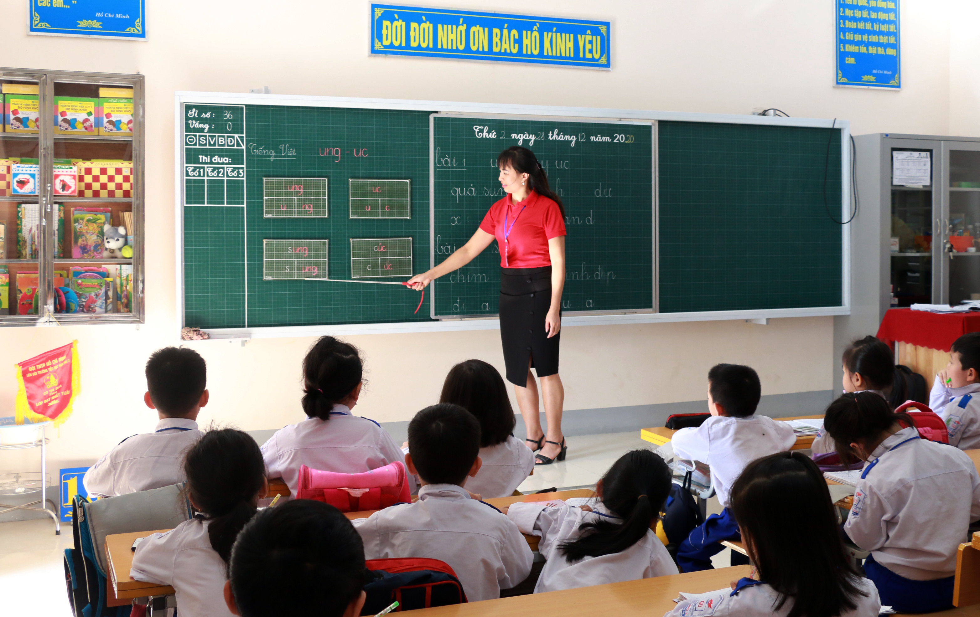 Tiết học Tiếng Việt của học sinh lớp 1 - Trường Tiểu học Nghi Phú 2 (thành phố Vinh). Ảnh: MH