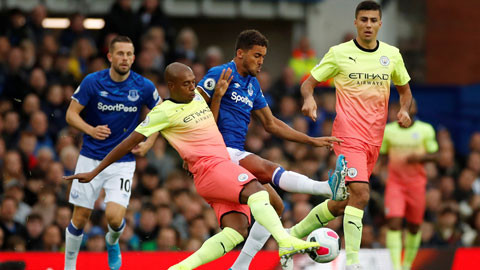 Vào ngày Giáng sinh, Manchester City thông báo rằng Gabriel Jesus và Kyle Walker dương tính với Covid-19, cùng với hai thành viên của nhân viên câu lạc bộ.