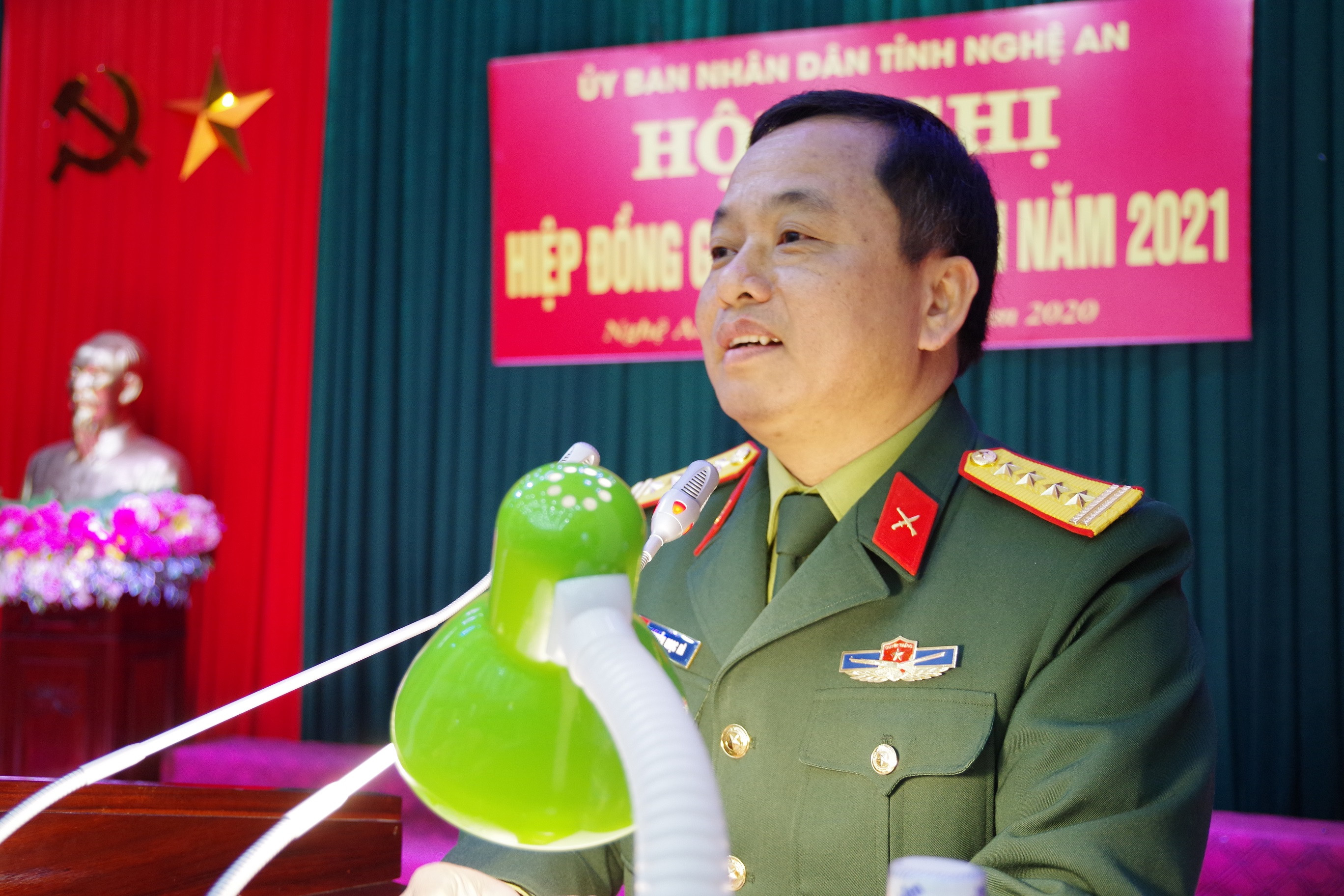 Đại tá Nguyễn Ngọc Hà phát biểu tại hội nghị. Ảnh: Tiến Hùng