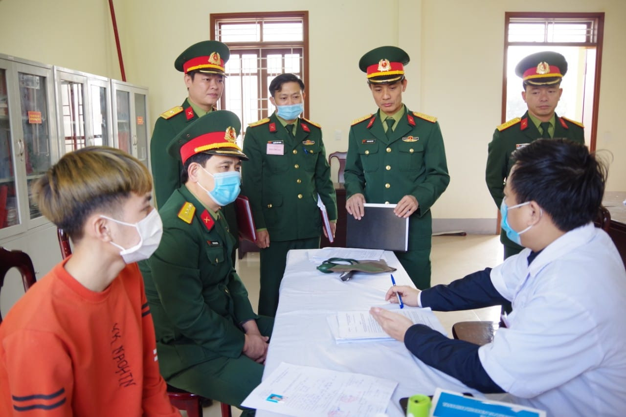 Khám tuyển nghĩa vụ quân sự năm 2021 tại huyện Nghi Lộc. Ảnh: Tiến Hùng