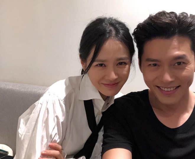 Dẫu vậy, hai nghệ sĩ vẫn khẳng định họ chỉ là bạn bè. Theo Dispatch, Son Ye Jin và Hyun Bin bắt đầu tìm hiểu từ tháng 3/2020. Đó là lý do, nam diễn viên phủ nhận việc có quan hệ tình ái với Son Ye Jin hồi tháng 2. Một trợ lý chia sẻ: 