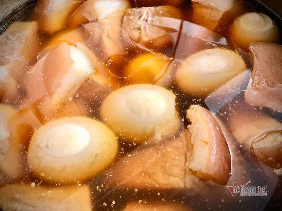 Thịt kho tàu là món ăn truyền thống vào dịp Tết của người miền Nam.
