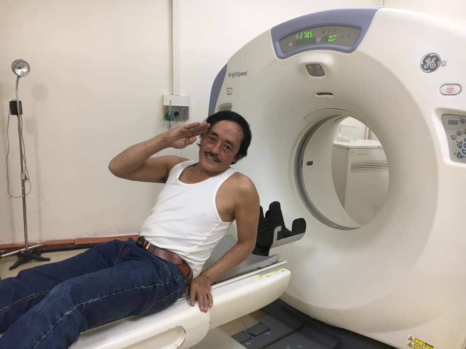 Nghệ sĩ Giang Còi nhận được nhiều lời chúc sức khỏe khi đăng hình ảnh đi chụp cắt lớp trong bệnh viện. 