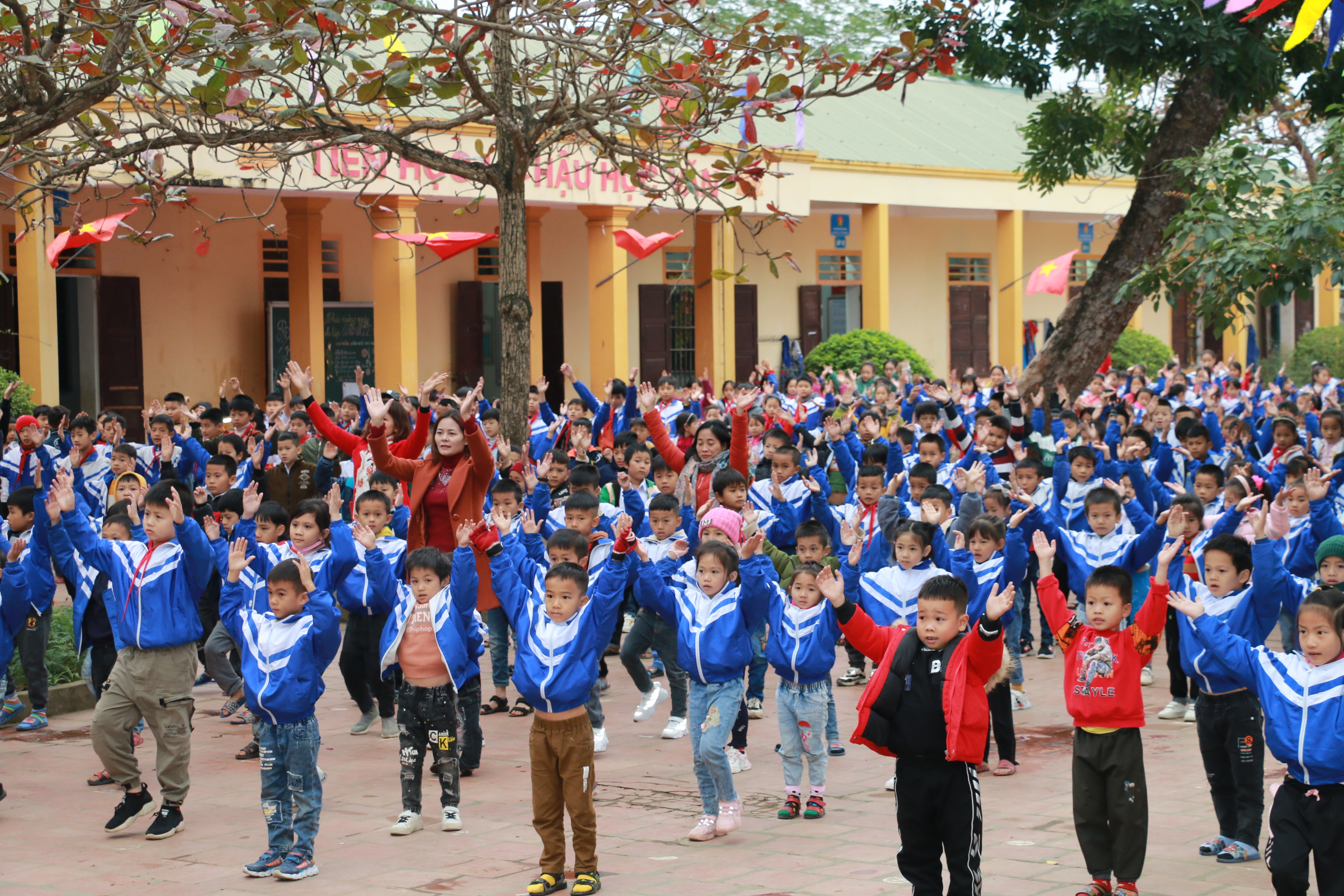 Tiết sinh hoạt ngoài giờ của học sinh Trường Tiểu học Diễn Tân (huyện Diễn Châu). Ảnh: MH