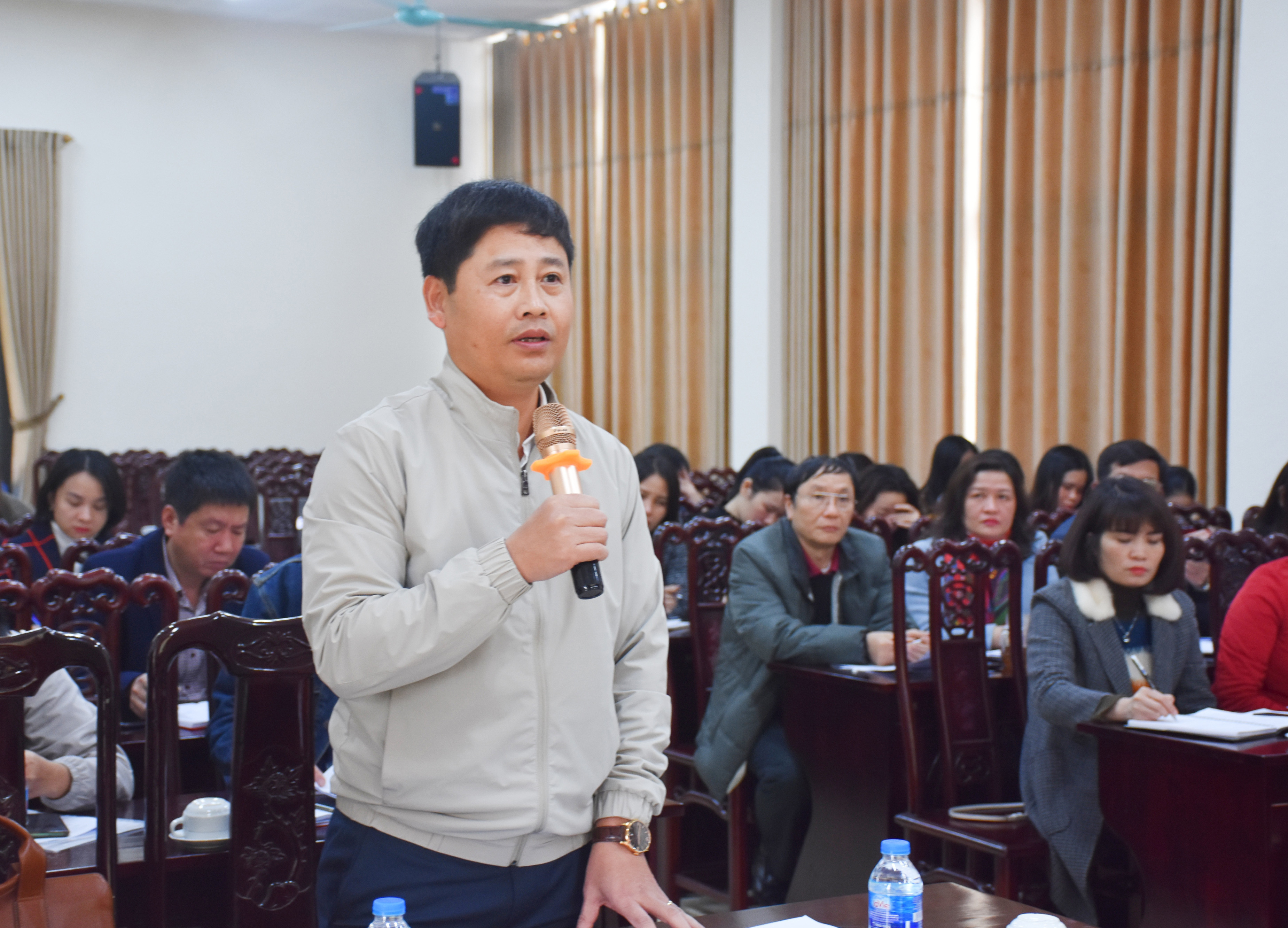 Nhà báo Trần Minh Ngọc - Chủ tịch Hội Nhà báo tỉnh Nghệ An, Phó Giám đốc Đài Phát thanh truyền hình Nghệ An phát biểu tại cuộc họp báo.