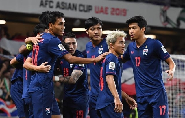 Đội tuyển Thái Lan như ngồi trên đống lửa khi Thai League bị hoãn