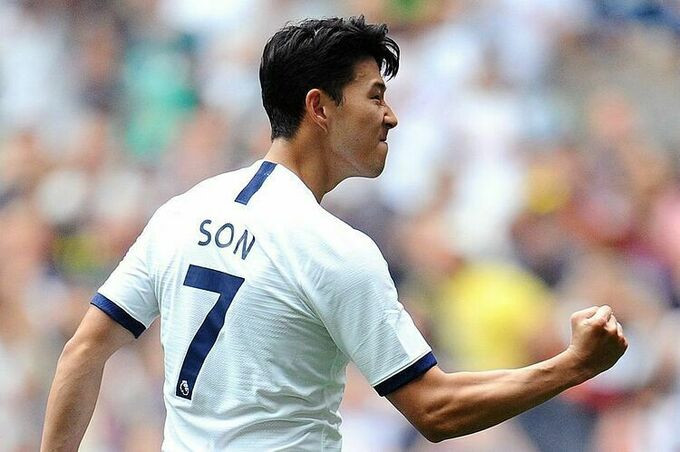 Son Heung-min là cầu thủ xuất sắc châu Á 2019.