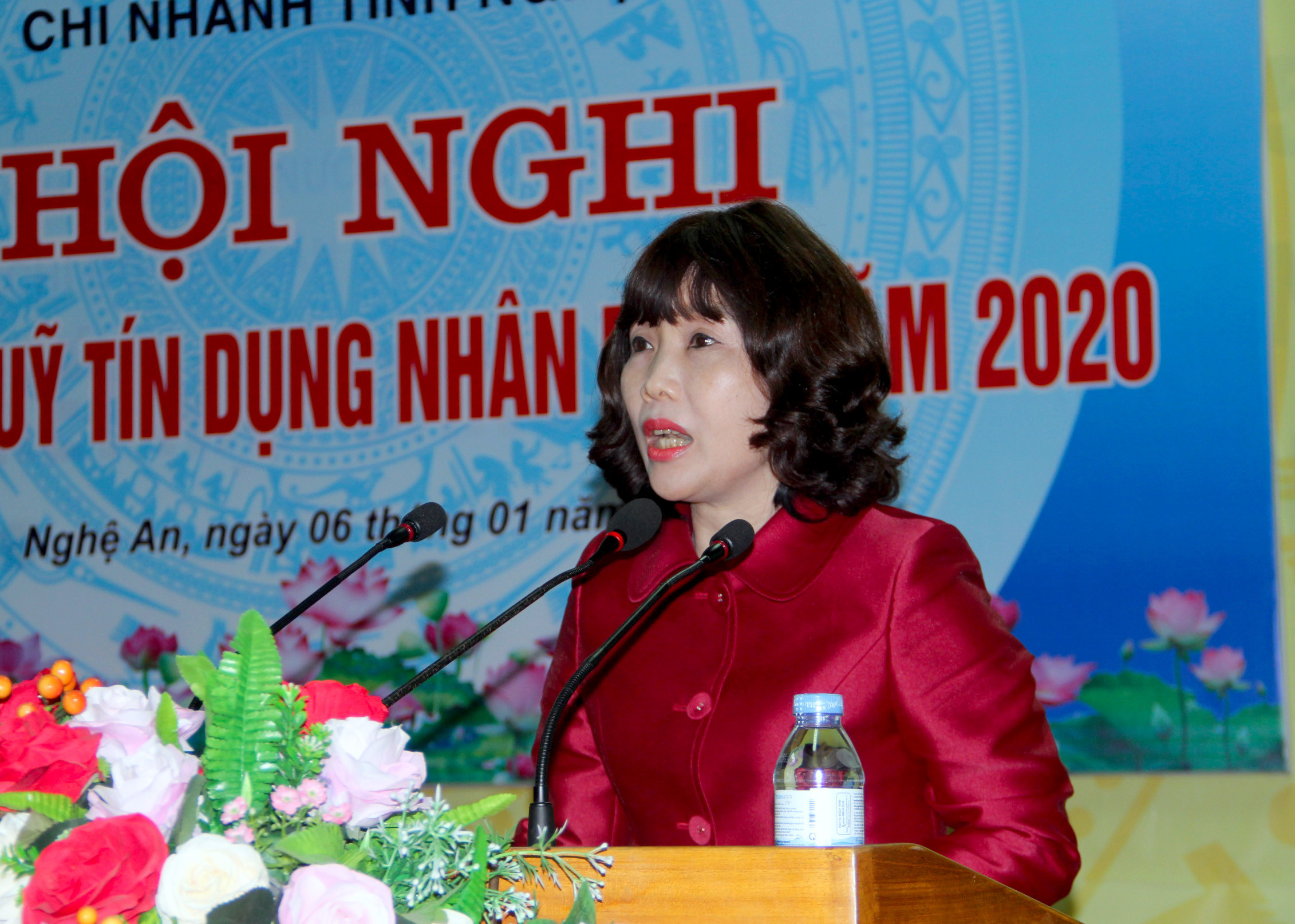 Giám đốc Ngân hàng nhà nước chi nhánh Nghệ An Nguyễn Thị Thu Thu phát biểu tại hội nghị. Ảnh Quang  An
