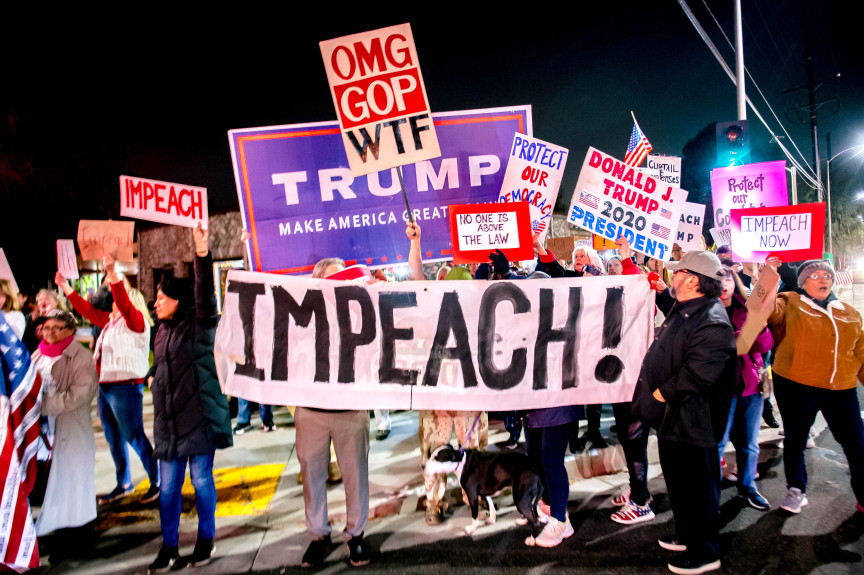 Một cuộc biểu tình trước khi Tổng thống Donald Trump bị luận tội hồi tháng 12 năm 2019. Ảnh: AP
