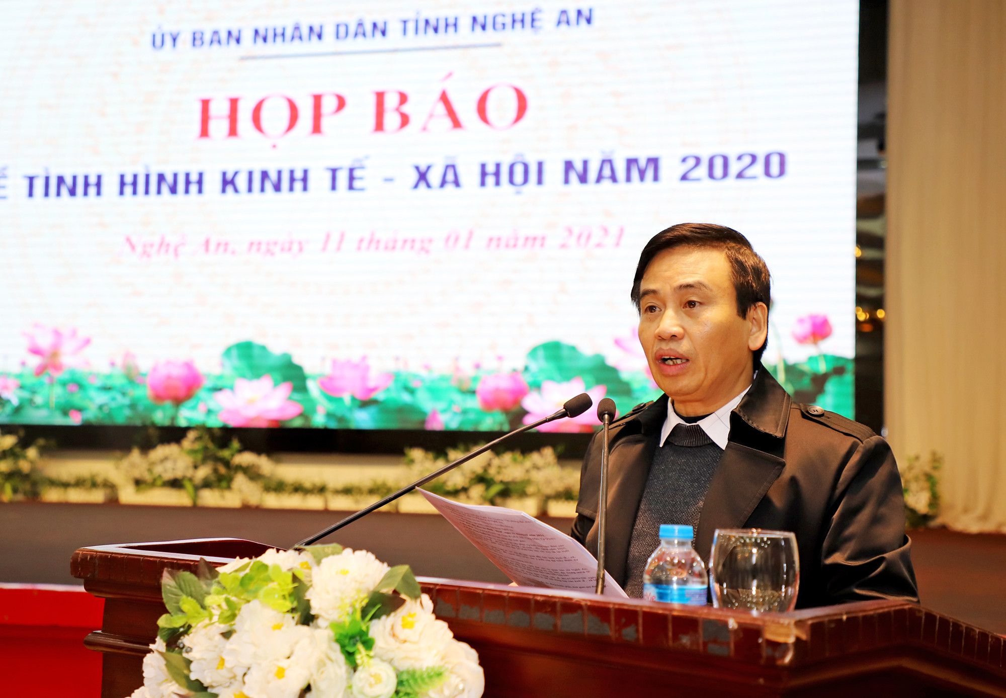 Ông Nguyễn Bá Hảo -  Phó Giám đốc Sở TT&TT báo cáo kết quả hoạt động báo chí trên địa bàn. Ảnh: Phạm Bằng