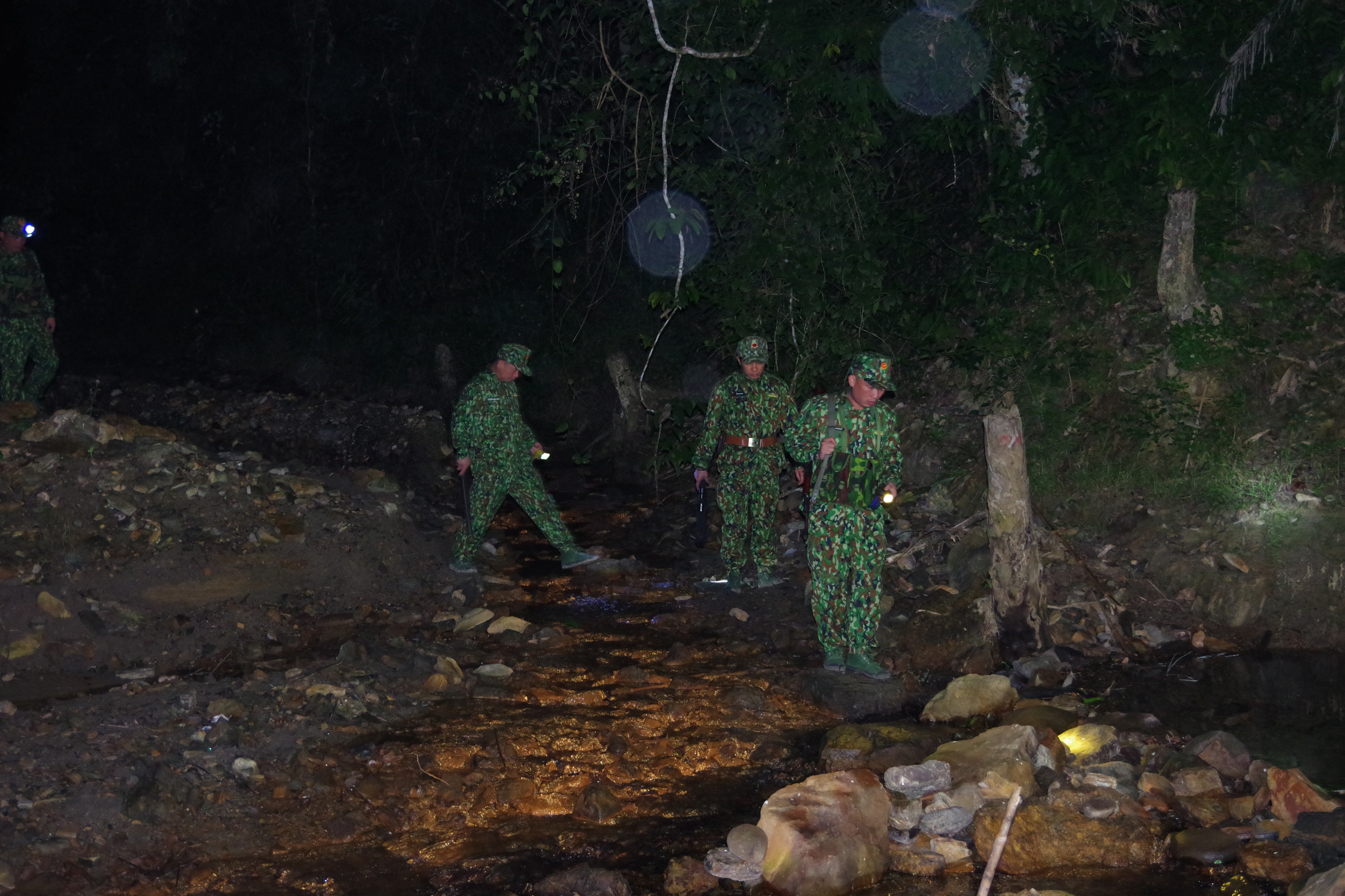 Tuy điều kiện làm việc hết sức khắc nghiệt, thiếu thốn nhưng các chiến sĩ BP Nghệ An vẫn nghiêm túc thực hiện nhiệm vụ được giao, tuần tra kiểm soát địa bàn đảm bảo an toàn khu vực biên giới không quản ngại khó khăn