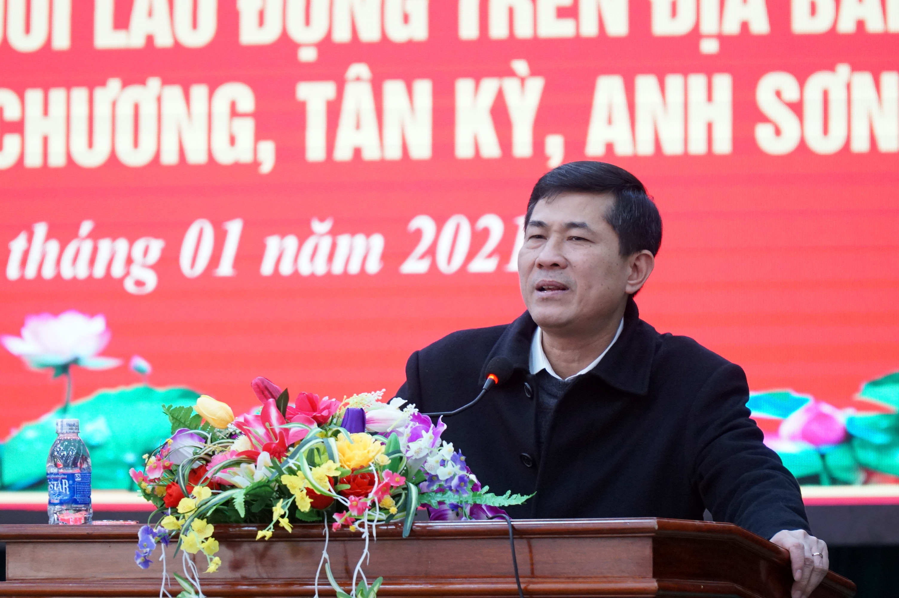 Giám đốc Sở Giáo dục và Đào tạo Thái Văn Thành phát biểu tại hội nghị đối thoại. Ảnh: MH