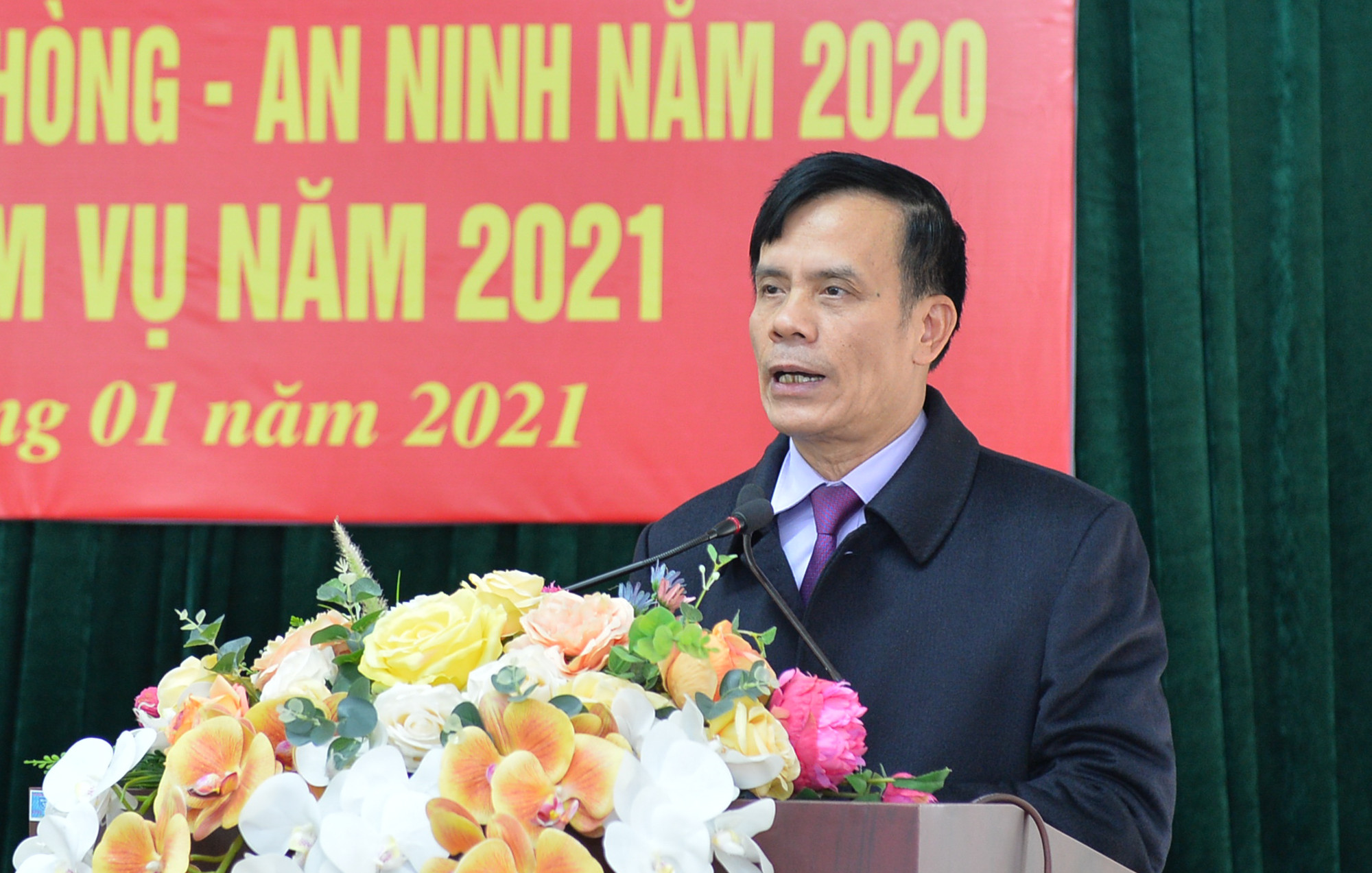 Đồng Chí Trần Ngọc Tú - Chủ tịch UBND thành phố phát biểu tại hội nghị.