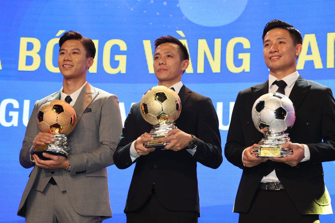 Văn Quyết nhận giải thưởng Quả bóng Vàng Việt Nam lần đầu tiên trong sự nghiệp