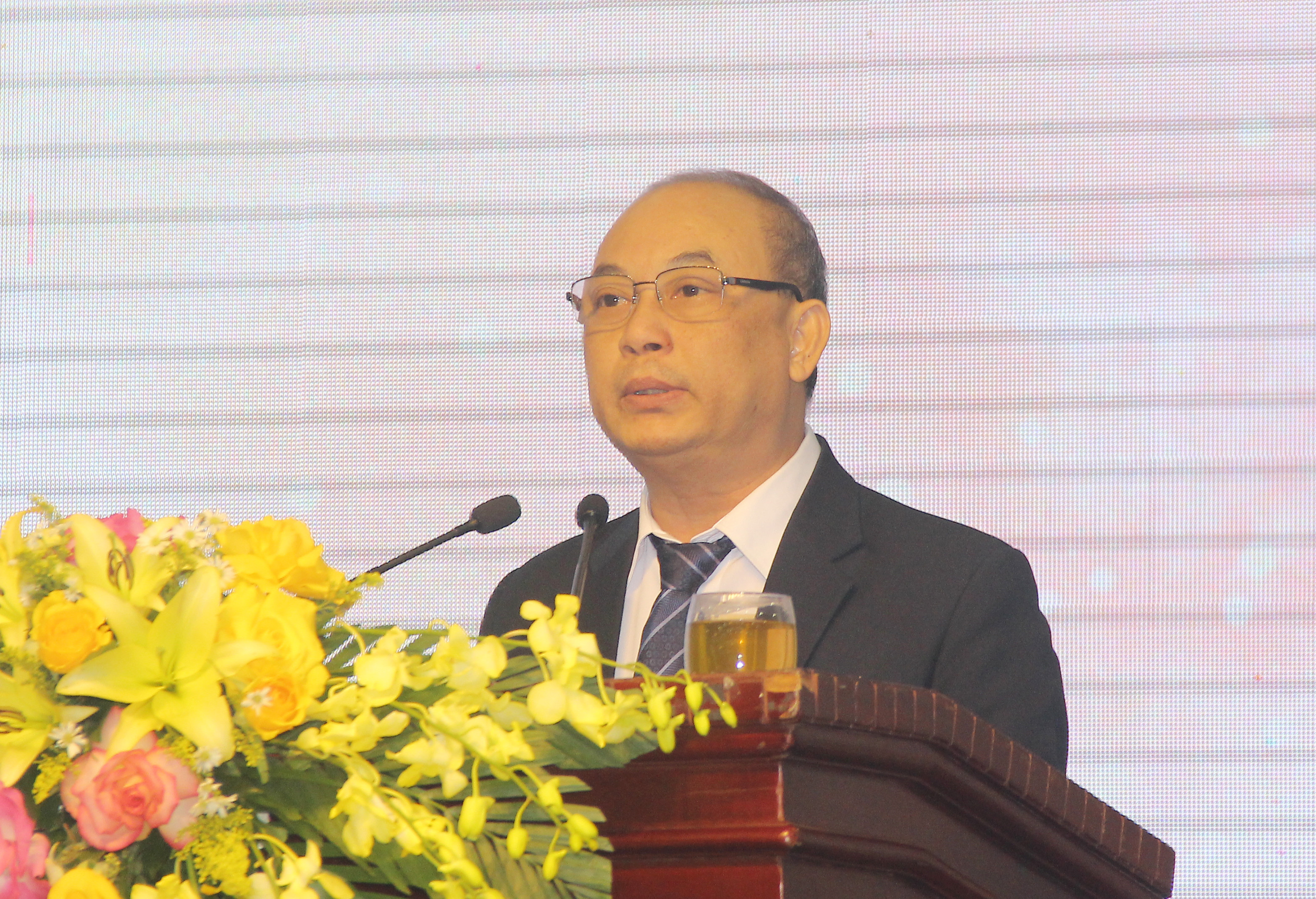 Đồng chí Lê Sơn Châu - Phó Bí thư Thường trực Đảng ủy khối Doanh nghiệp tỉnh cho rằng cần bài bản hơn trong phối hợp giữa 2 cơ quan ở giai đoạn 2020 - 2025. Ảnh: Mai Hoa