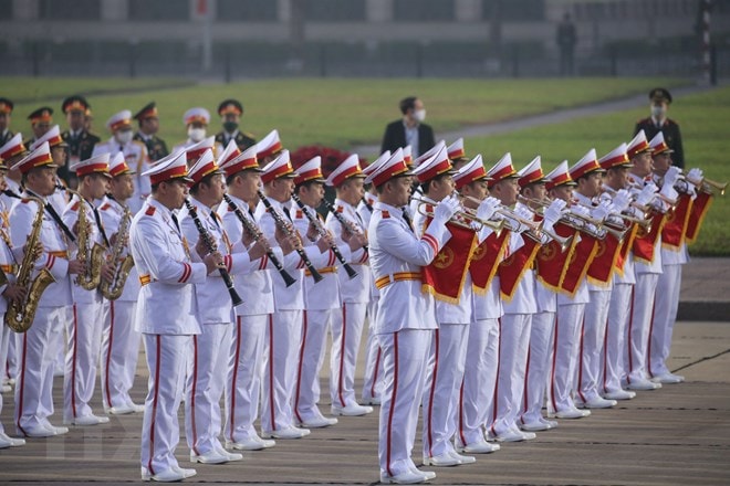 Đội quân nhạc cử hành lễ viếng tại Lăng Chủ tịch Hồ Chí Minh