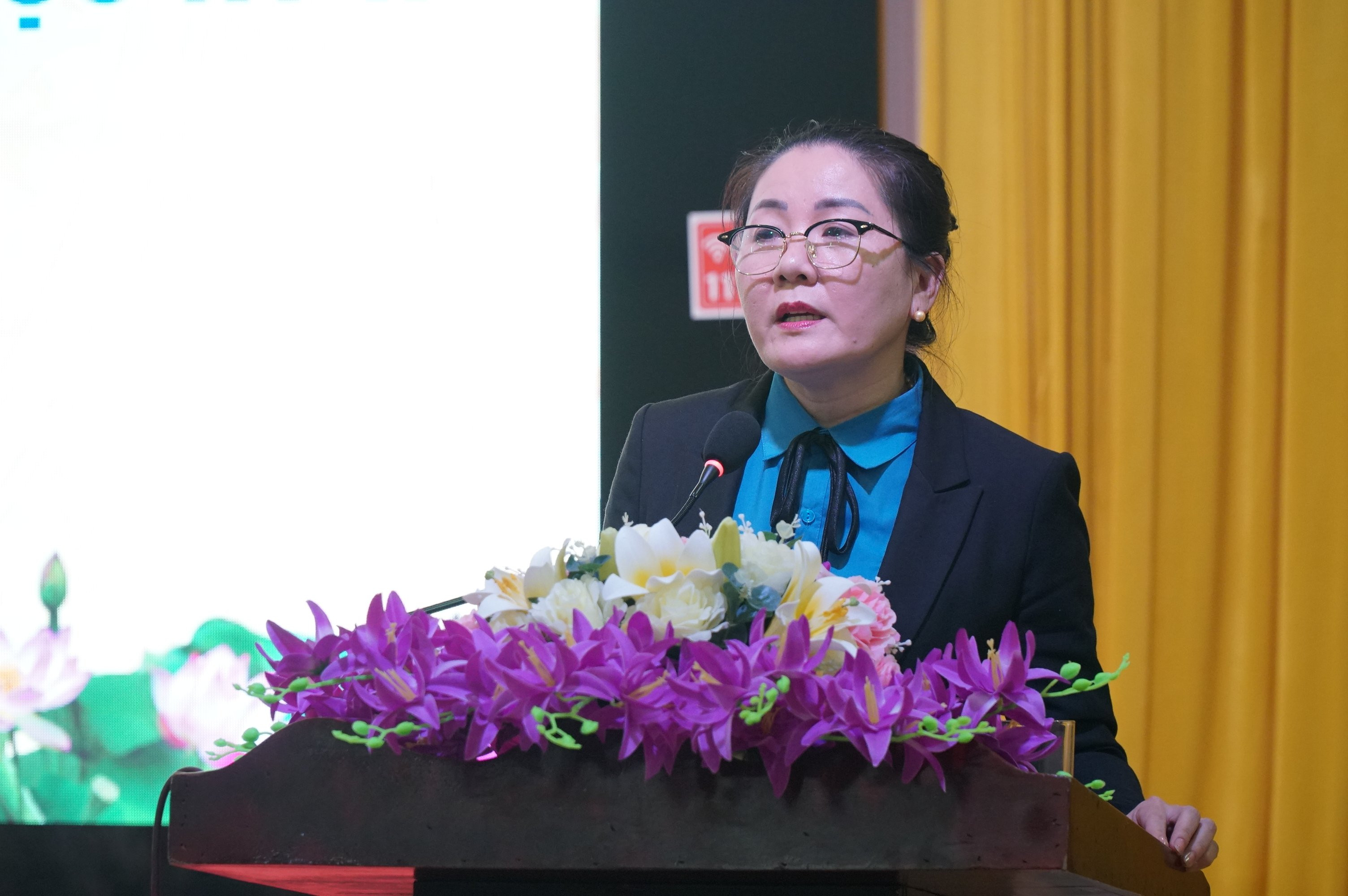 Phó Chủ tịch Liên đoàn Lao động tỉnh Nguyễn Thị Thu Nhi phát biểu tại hội nghị. Ảnh: MH