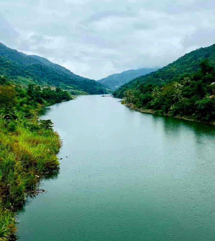 Sông Nậm Nơn, vị trí giáp ranh xã Mỹ Lý (Kỳ Sơn) và xã Mai Sơn (Tương Dương) sau khi được trục vớt sạch rác. Ảnh: CTV