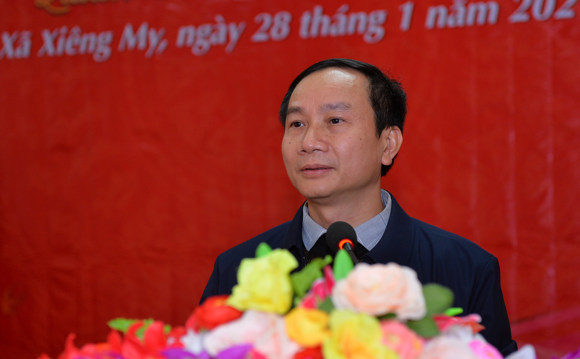Đồng chí Trần Văn Hùng - Phó Tổng biên tập Báo Nghệ An phát biểu tại lễ trao quà. Ảnh: Thành Cường