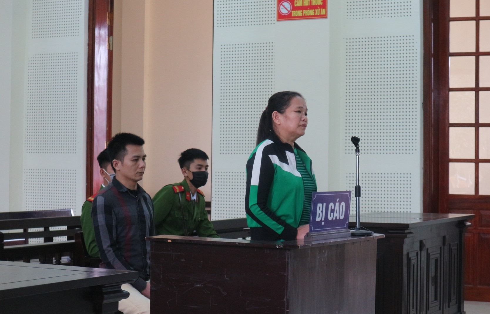 Bị cáo Nguyễn Thị Thịnh lần thứ 3 vào tù với bản án 20 năm vì ma túy. Ảnh: Trần Vũ