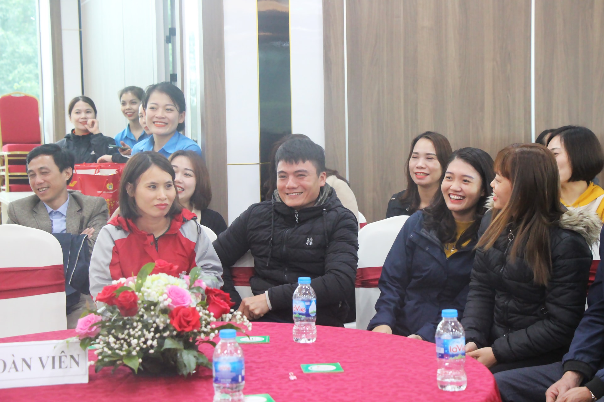 Phía sau những chương trình 
