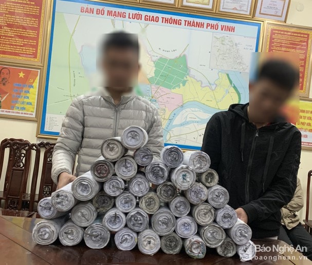 Hai học sinh TP Vinh chế tạo pháo đi bán, bị lực lượng chức năng bắt giữ. Ảnh tư liệu Đức Vũ