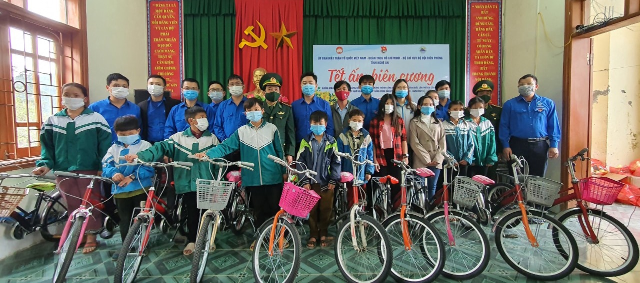 Trao tặng xe đạp