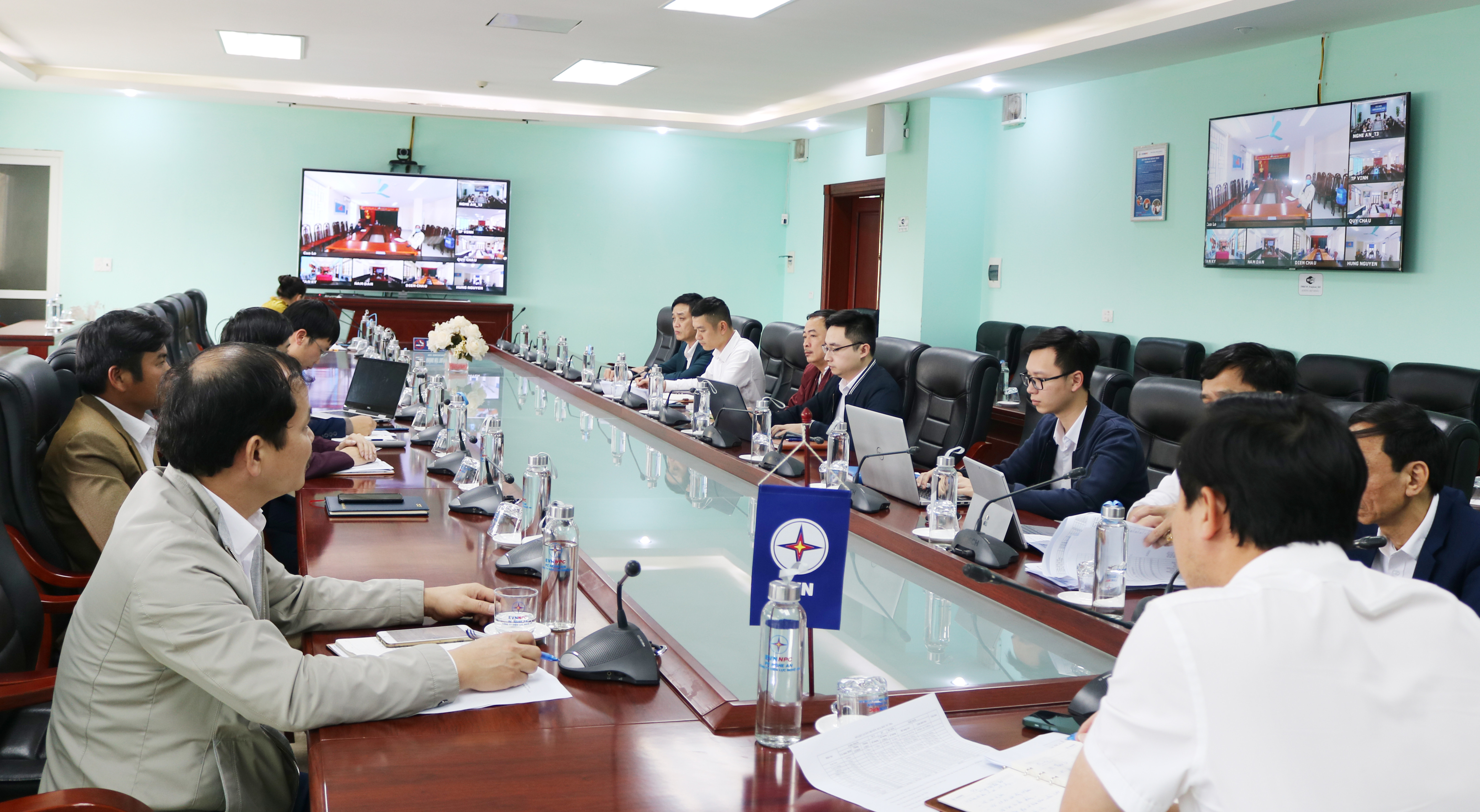 Theo dõi họp trực tuyến rà soát công tác chuẩn bị cấp điện an toàn, ổn định phục vụ tết Nguyên Đán Tân sửu năm 2021