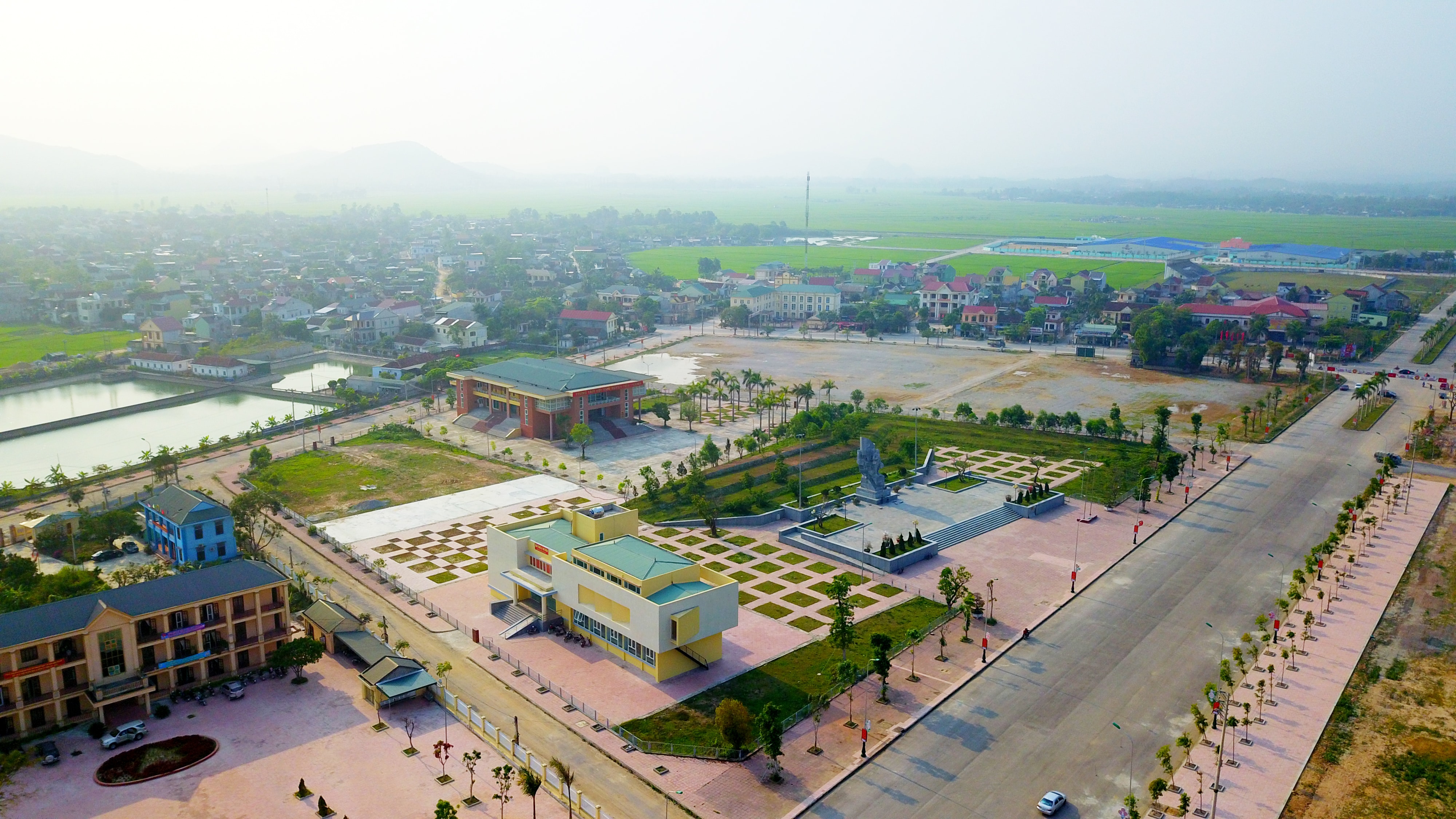 Quảng trường Phan Đăng Lưu - thị trấn Yên Thành. Ảnh: Sách Nguyễn