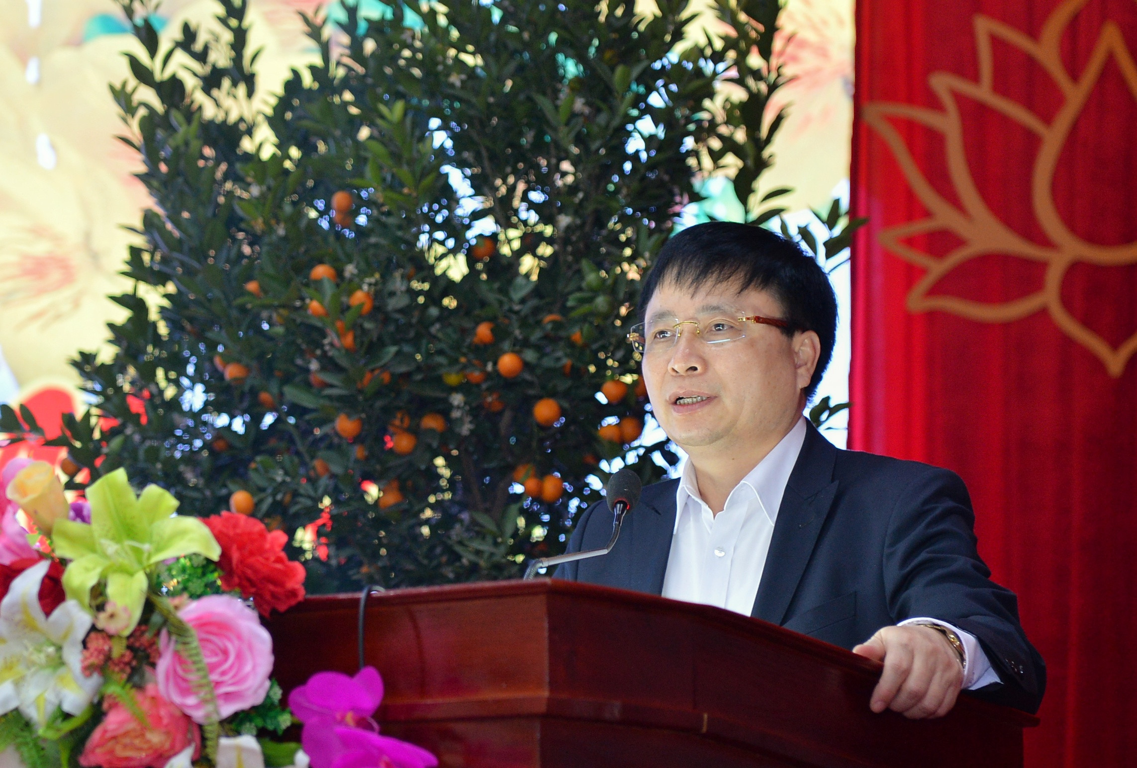 Đồng chí Bùi Đình Long - Phó Chủ tịch tỉnh phát biểu chúc mừng năm mới.Ảnh: Thành Cường