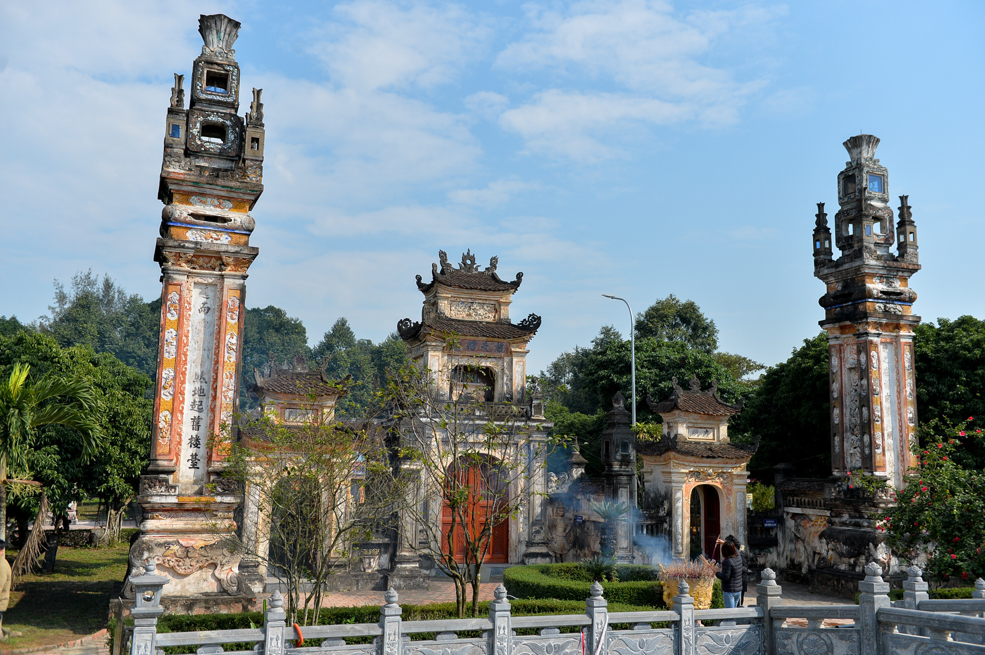 Dù trải qua nhiều biến cố, thăng trầm của lịch sử, Đền thờ Thái sư Cương quốc công Nguyễn Xí vẫn uy nghi, giữ được nét kiến trúc, văn hóa, nghệ thuật truyền thống của dân tộc. Ảnh: Thành Cường