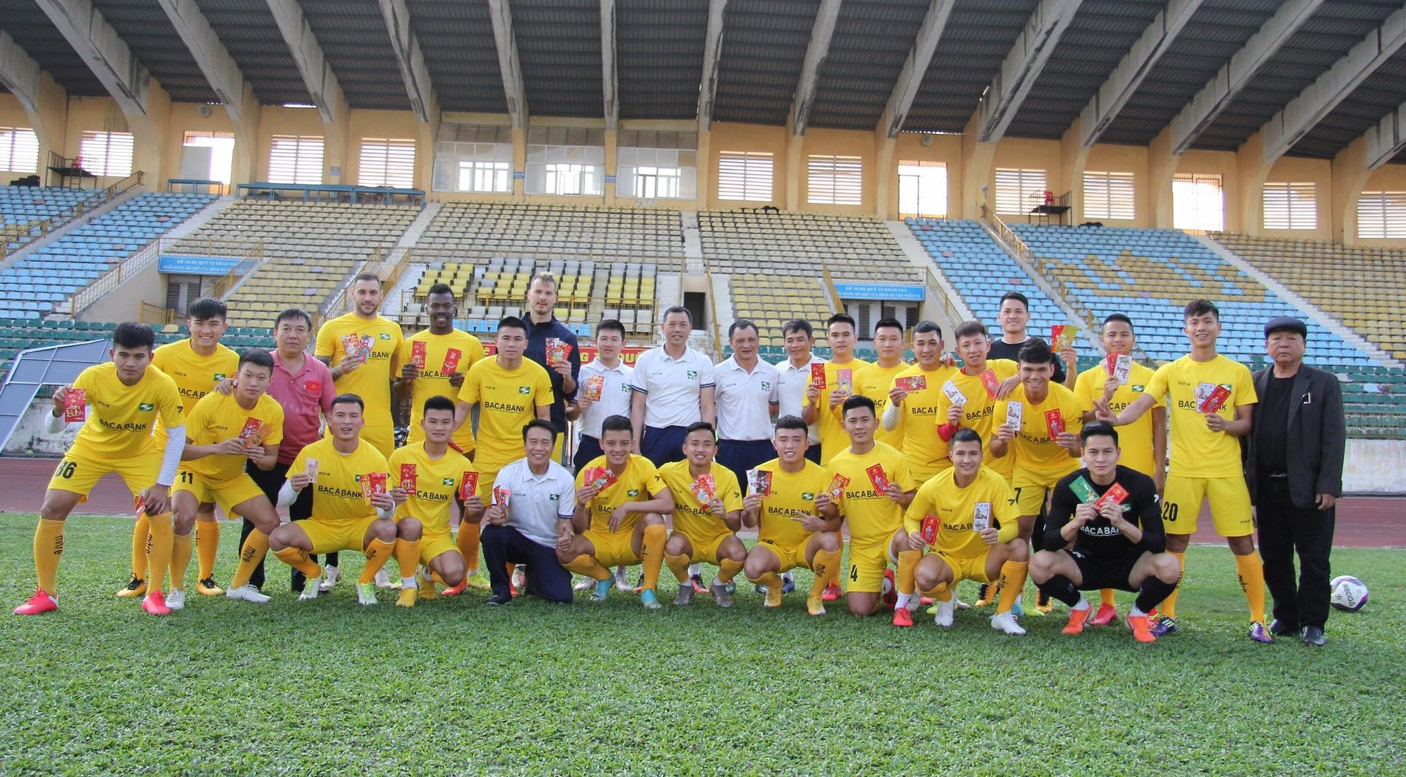 Thầy trò HLV Ngô Quang Trường hội quân sớm sau Tết Nguyên đán, sẵn sàng cho ngày V.League 2021. Ảnh: Bá Tuấn