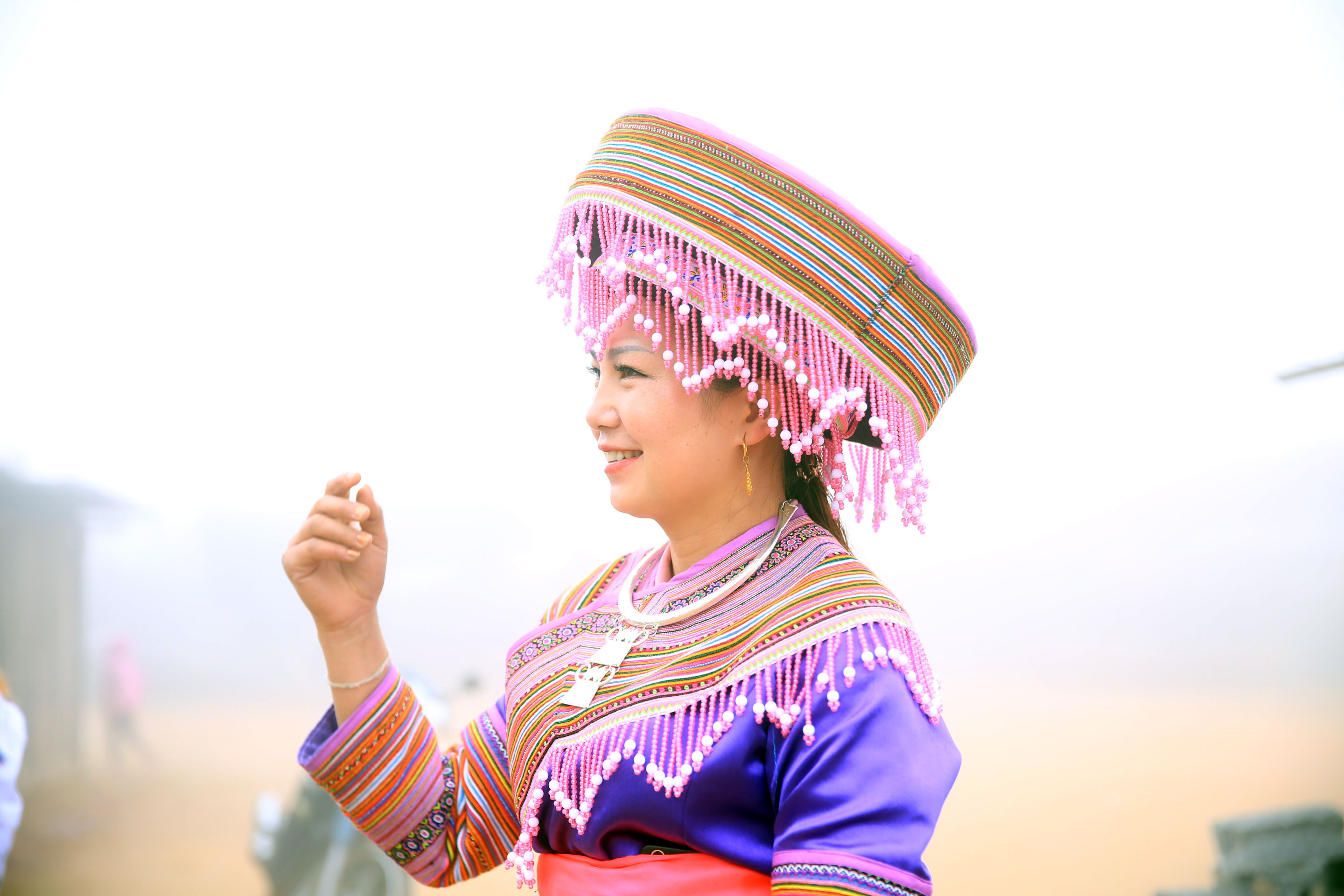 Thiếu nữ người Mông trong hội ném pao. Ảnh: Đào Thọ