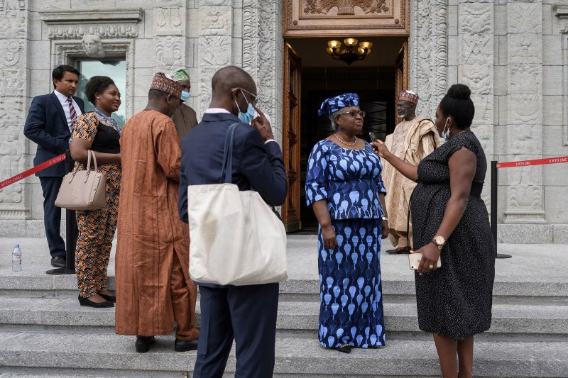 Cựu Bộ trưởng Ngoại giao và Tài chính Nigeria Ngozi Okonjo-Iweala nói chuyện với các nhà báo tại Geneva, vào ngày 15/7/2020.
