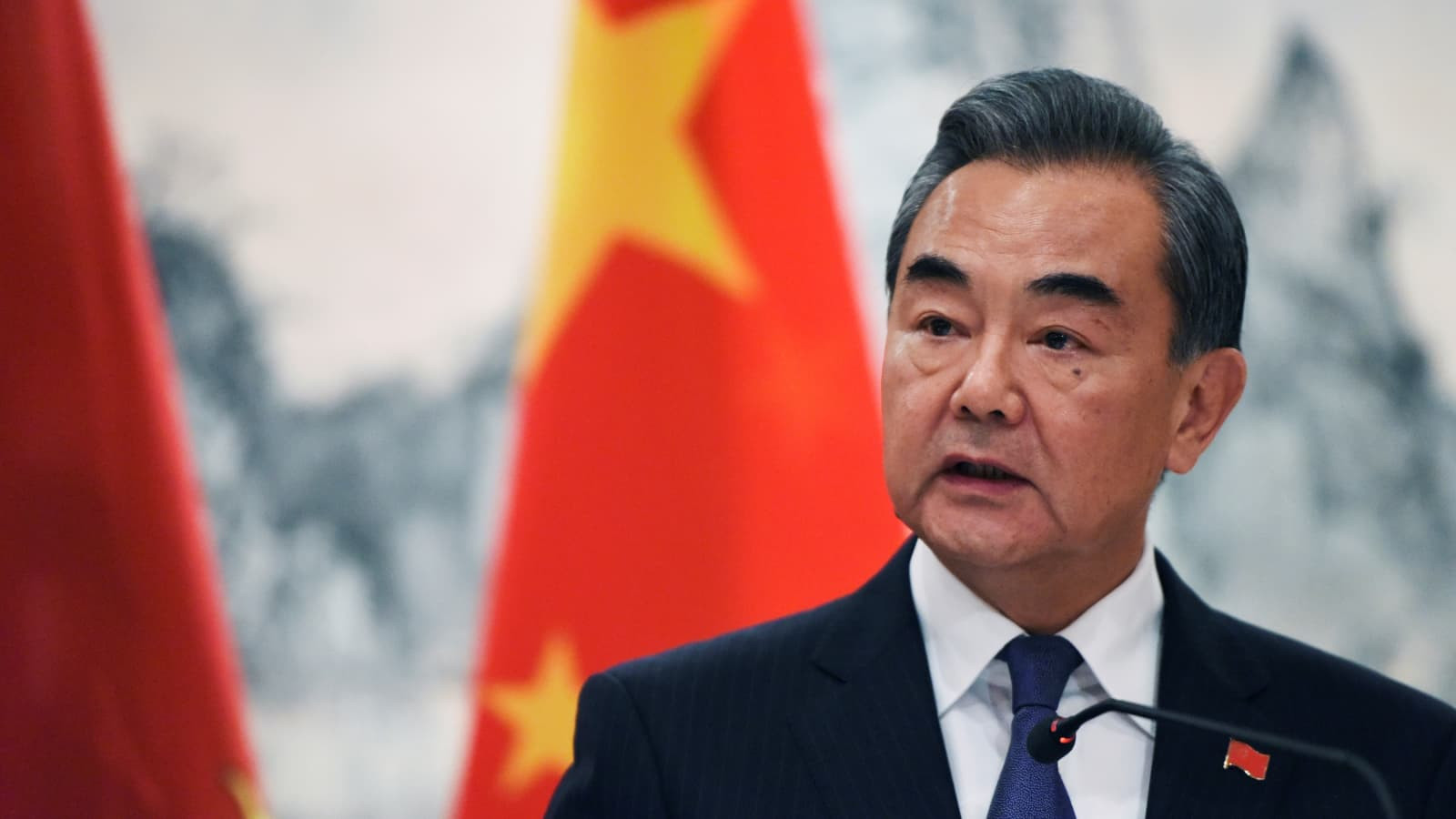 Ngoại trưởng Trung Quốc Vương Nghị kêu gọi Mỹ “cài đặt lại” quan hệ. Ảnh: CNBC