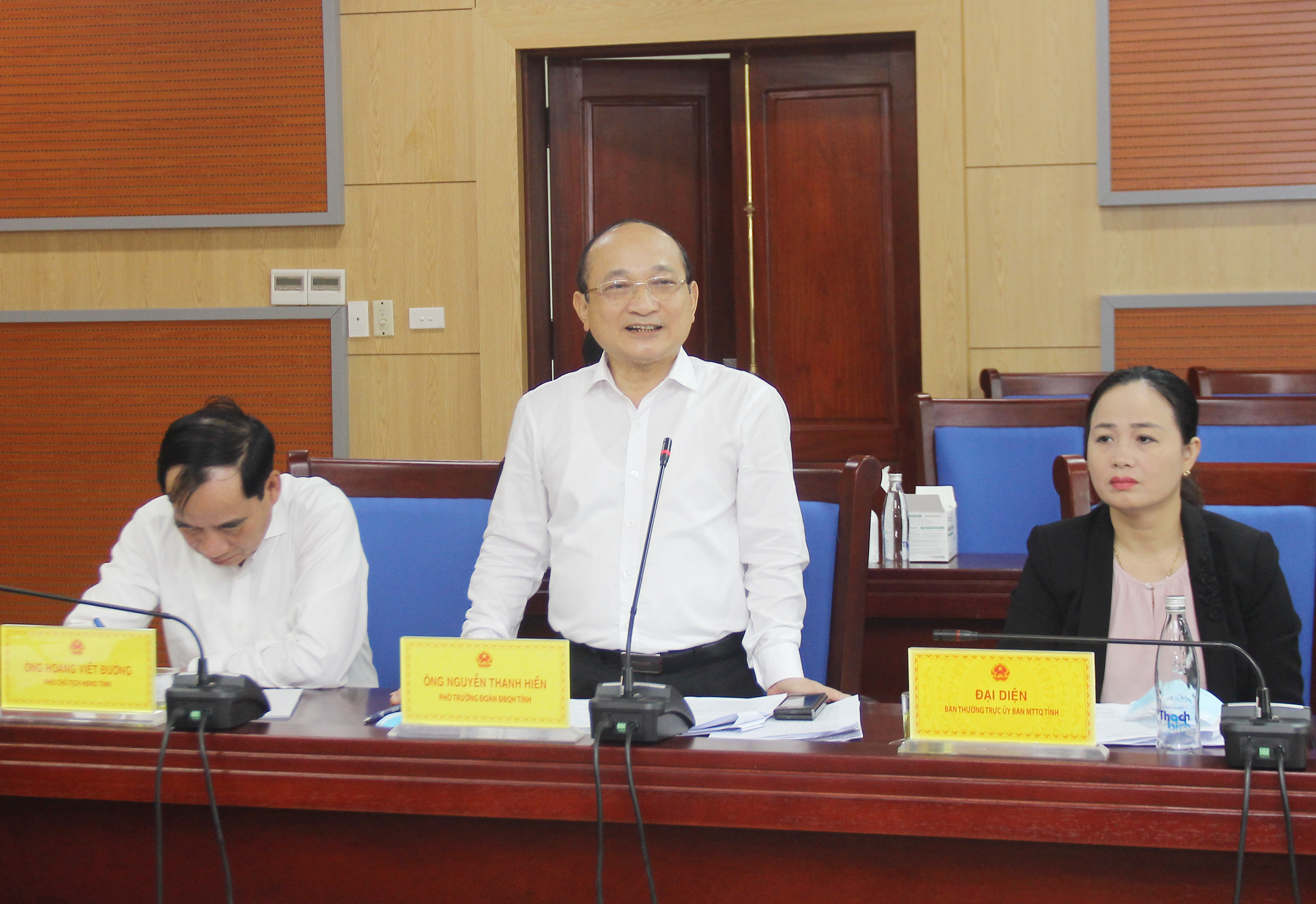 Phó trưởng đoàn đại biểu Quốc hội Nguyễn Thanh Hiền tham gia ý kiến vào đề án thành lập Văn phòng Đoàn đại biểu Quốc hội và HĐND tỉnh. Ảnh: Mai Hoa