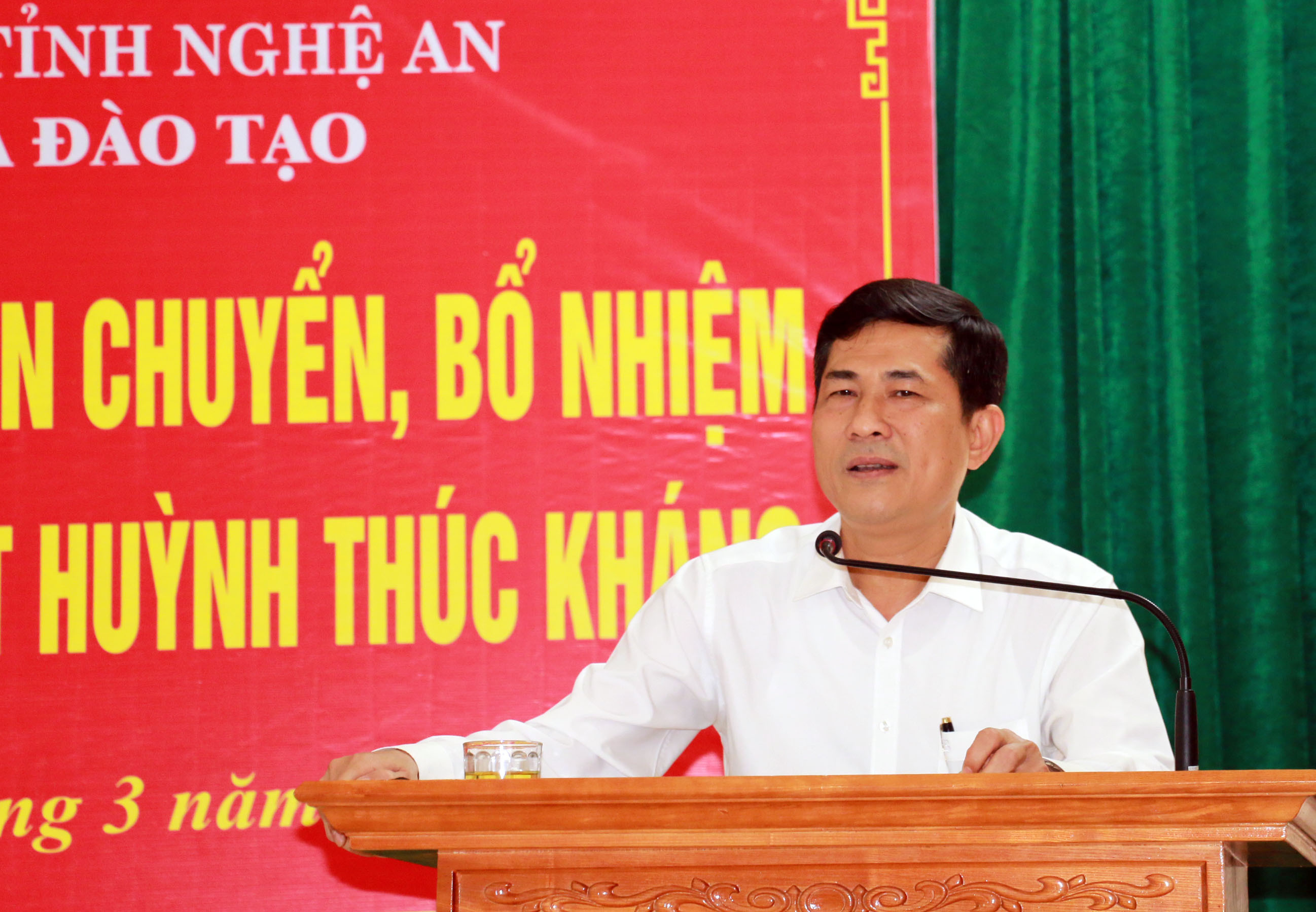 Giám đốc Sở Giáo dục và Đào tạo Thái Văn Thành phát biểu tại buổi lễ. Ảnh: MH.