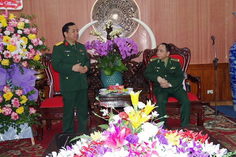 Anh 1: Đại tá Nguyễn Ngọc Hà, Ủy viên ban thường vụ tỉnh ủy, Chỉ huy trưởng Bộ CHQS tỉnh đã gửi lời chúc mừng tốt đẹp nhất tới toàn thể cán bộ, chiến sỹ Bộ chỉ huy Bộ đội Biên phòng tỉnh