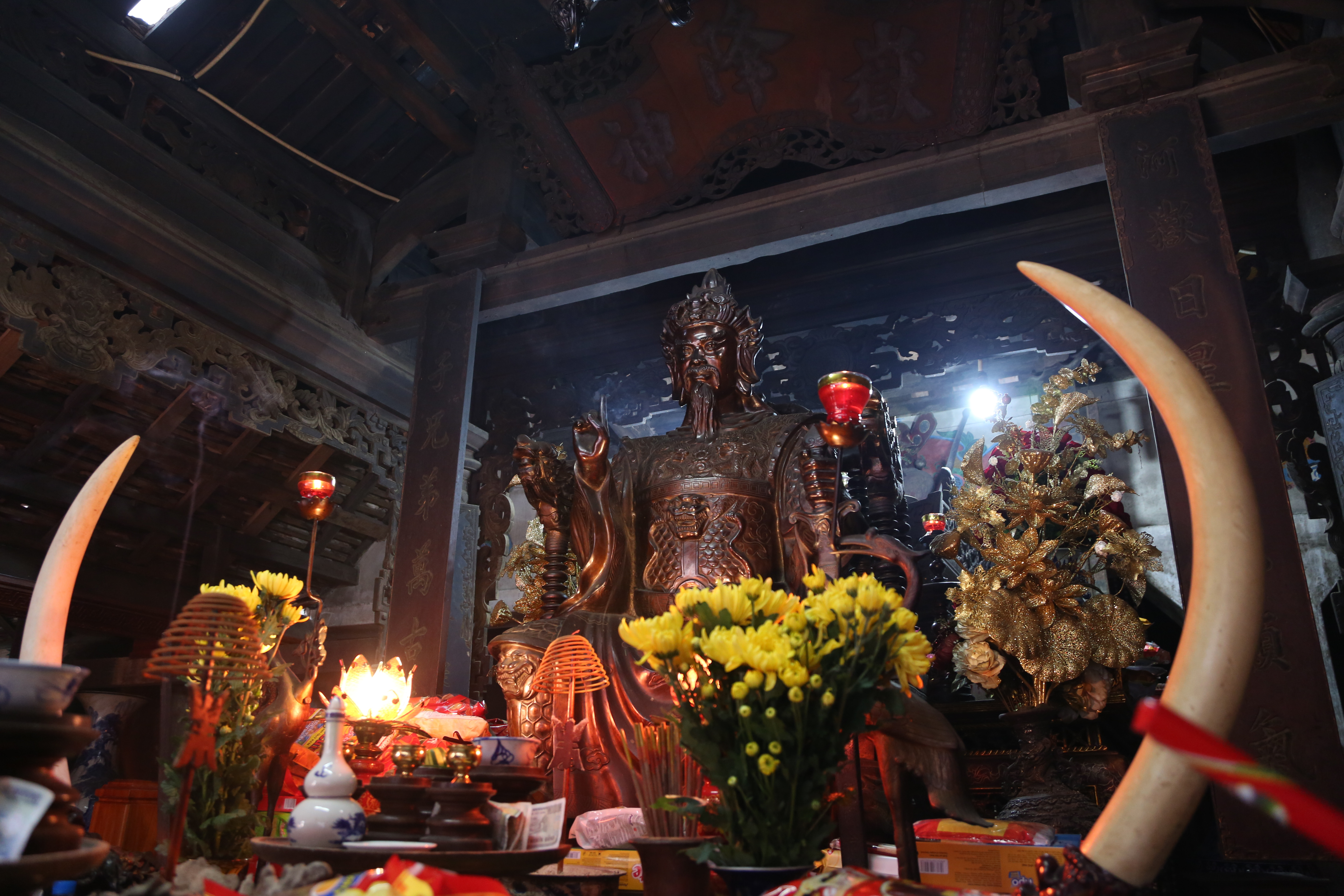 Bức tượng Thái sư Cương Quốc công Nguyễn Xí tại đến thờ ông ở xã Khánh Hợp (Nghi Lộc).  Ảnh: Đào Tuấn