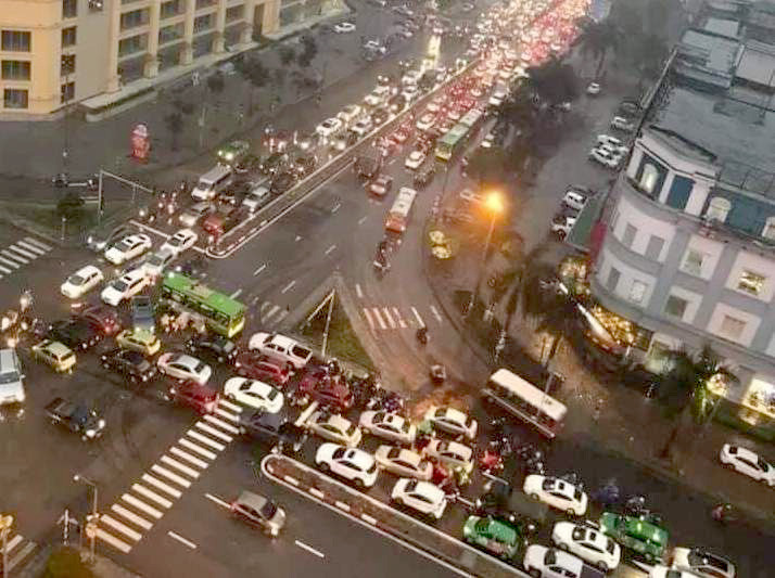 Thời gian gần đây, tình trạng ùn tắc giao thông diễn ra ngày càng trầm trọng trên địa bàn thành phố Vinh. Ảnh: Tiến Đông