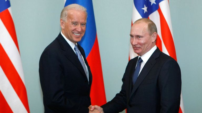 Ông Joe Biden khi còn là Phó Tổng thống Mỹ, gặp Tổng thống Nga Putin. Ảnh: Getty