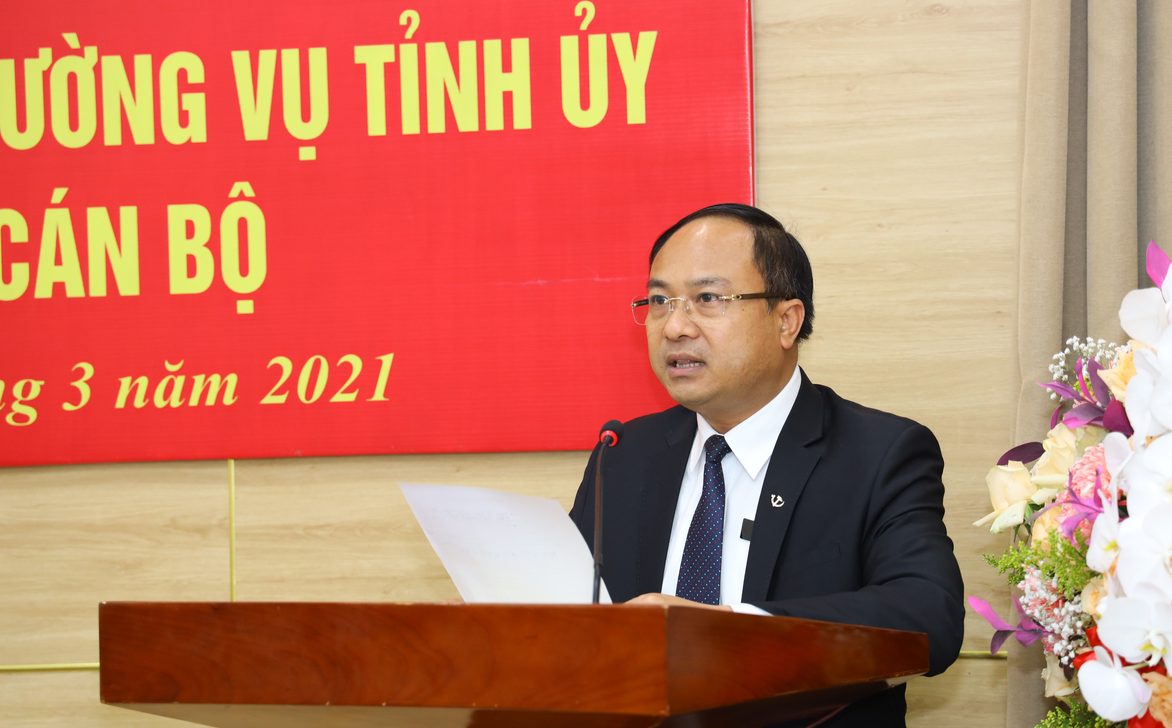 Đồng chí Nguyễn Viết Hưng - Phó Ban Tổ chức Tỉnh ủy phát biểu nhận nhiệm vụ. Ảnh Nguyên Sơn