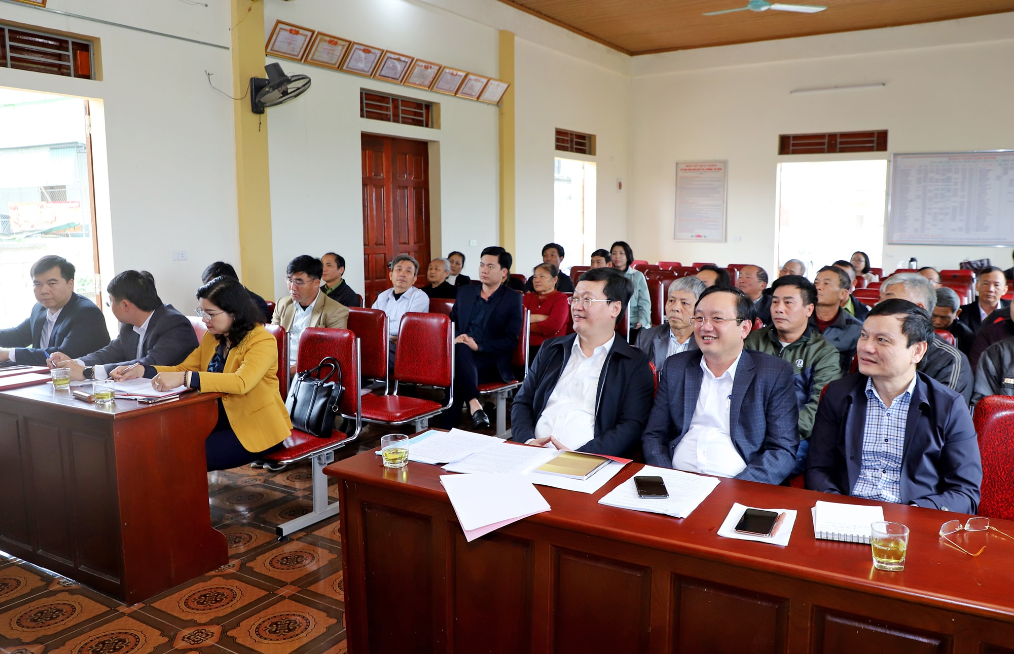 Các đồng chí lãnh đạo tỉnh, huyện Nam Đàn dự buổi sinh hoạt định kỳ tháng 3/2021 tại Chi bộ Liên Mậu 3, xã Kim Liên, Nam Đàn. Ảnh: Phạm Bằng